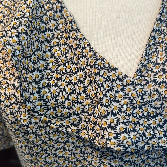 Daisy Wrap Around 40s Style Ruffle Dress - Picture 3 of 13